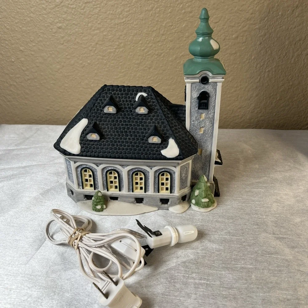 Vintage 2001 Dept 56 Heritage Village Collection St. Nicholas Kirche 56170 Cord